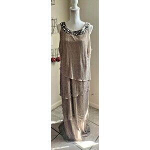 Laura Plus sleeveless Beaded neck layerd gown 18‎ NEW
